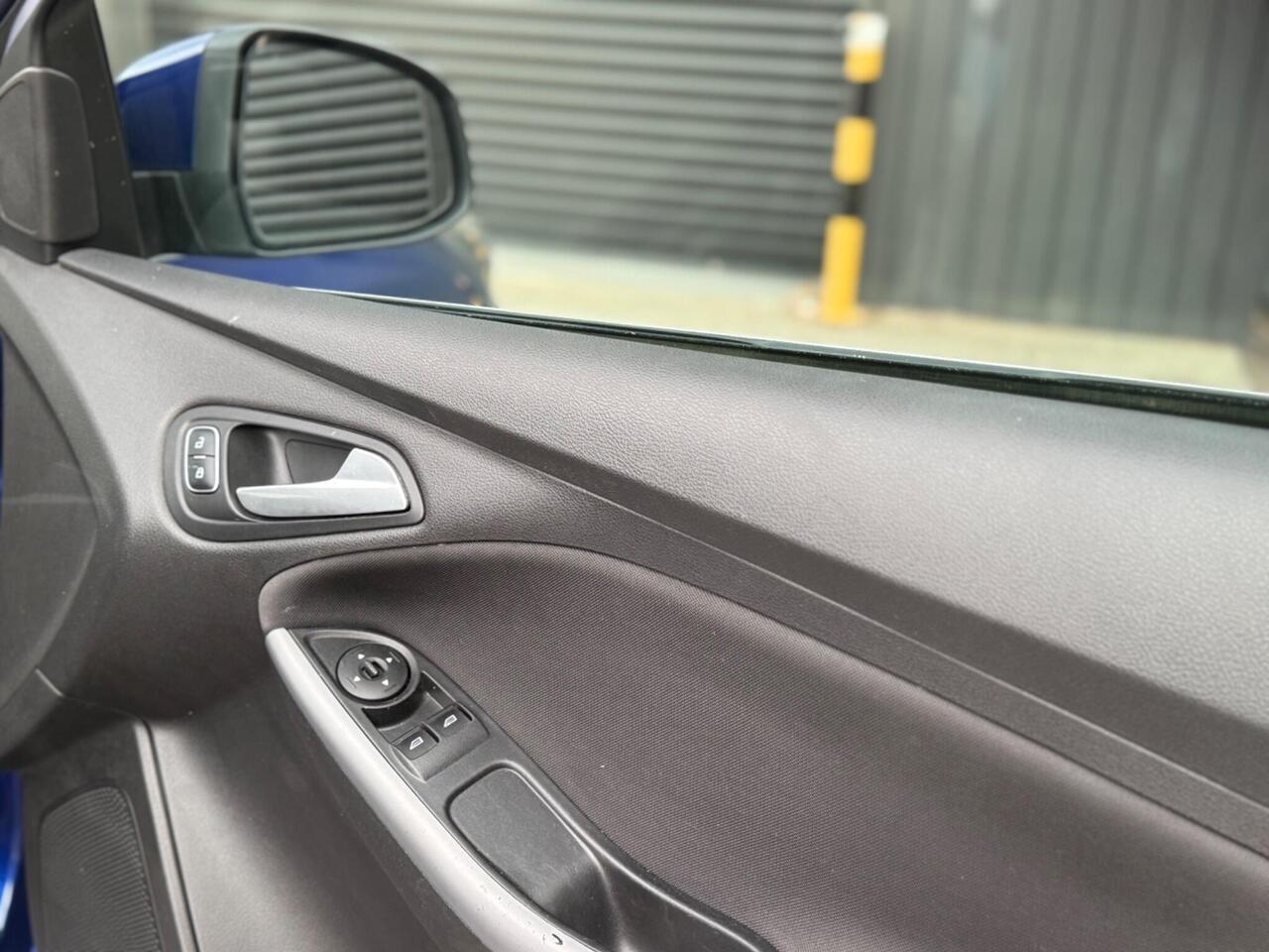 2015 Ford Focus 1.0T EcoBoost Zetec Euro 6 (s/s) 5dr