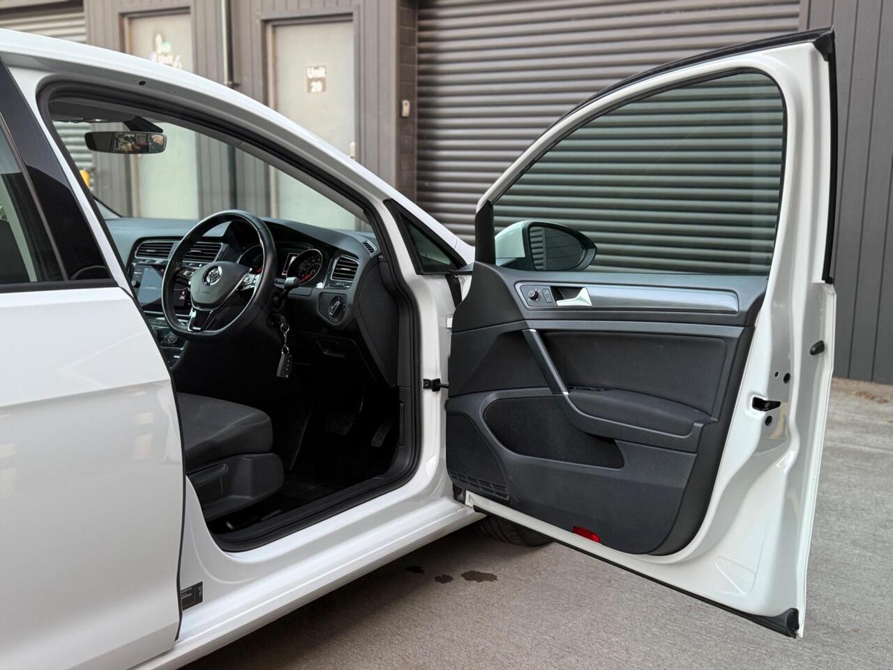 2019 Volkswagen e-Golf 35.8kWh e-Golf Auto 5dr