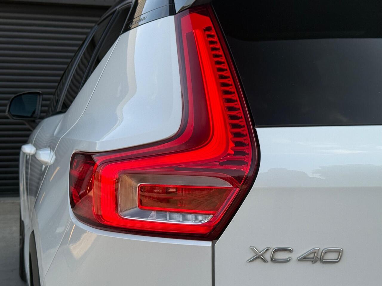2020 Volvo XC40 2.0 T4 R-Design Pro Auto Euro 6 (s/s) 5dr