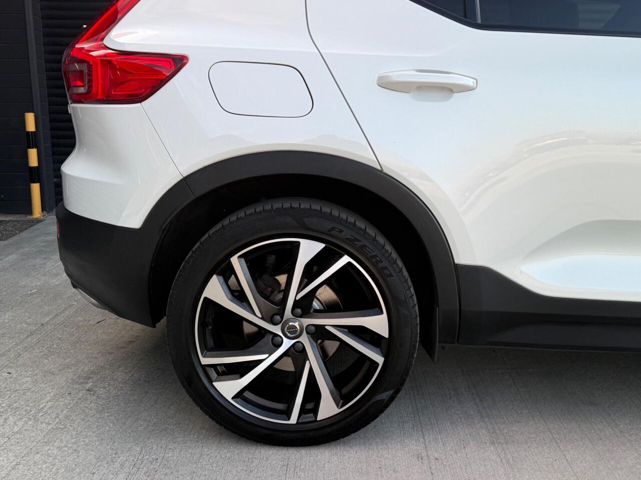 2020 Volvo XC40 2.0 T4 R-Design Pro Auto Euro 6 (s/s) 5dr