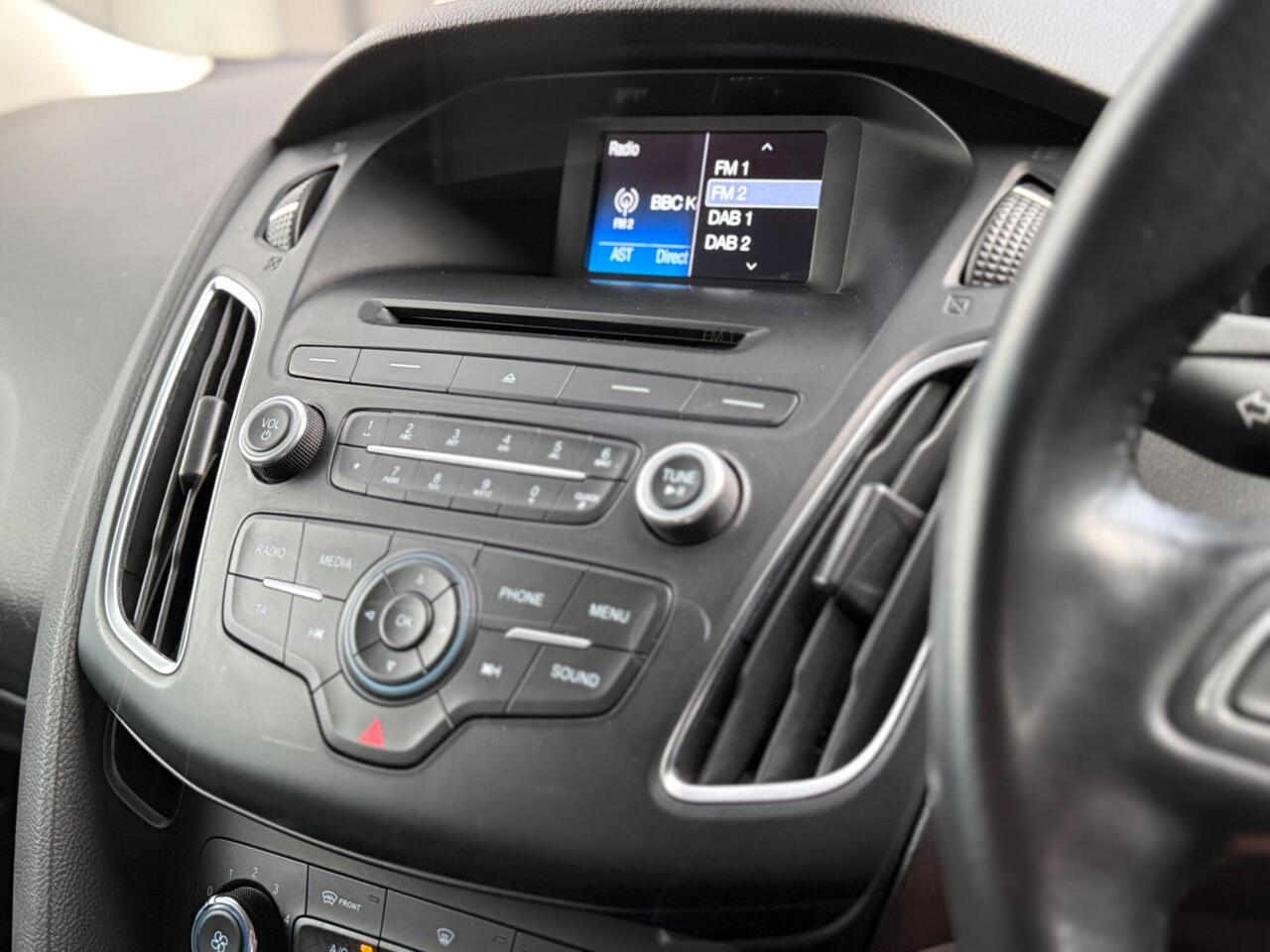 2015 Ford Focus 1.0T EcoBoost Zetec Euro 6 (s/s) 5dr