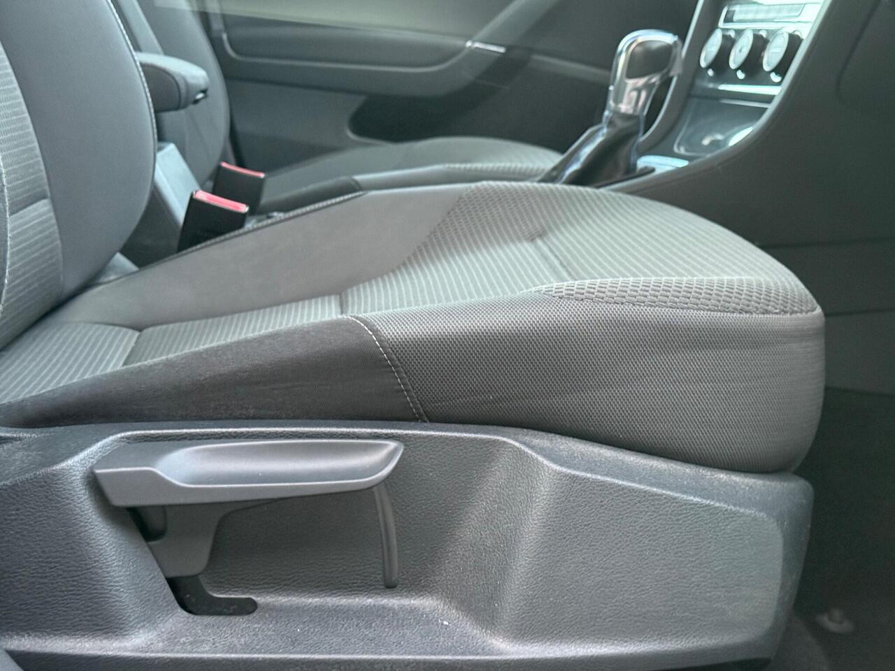 2019 Volkswagen e-Golf 35.8kWh e-Golf Auto 5dr