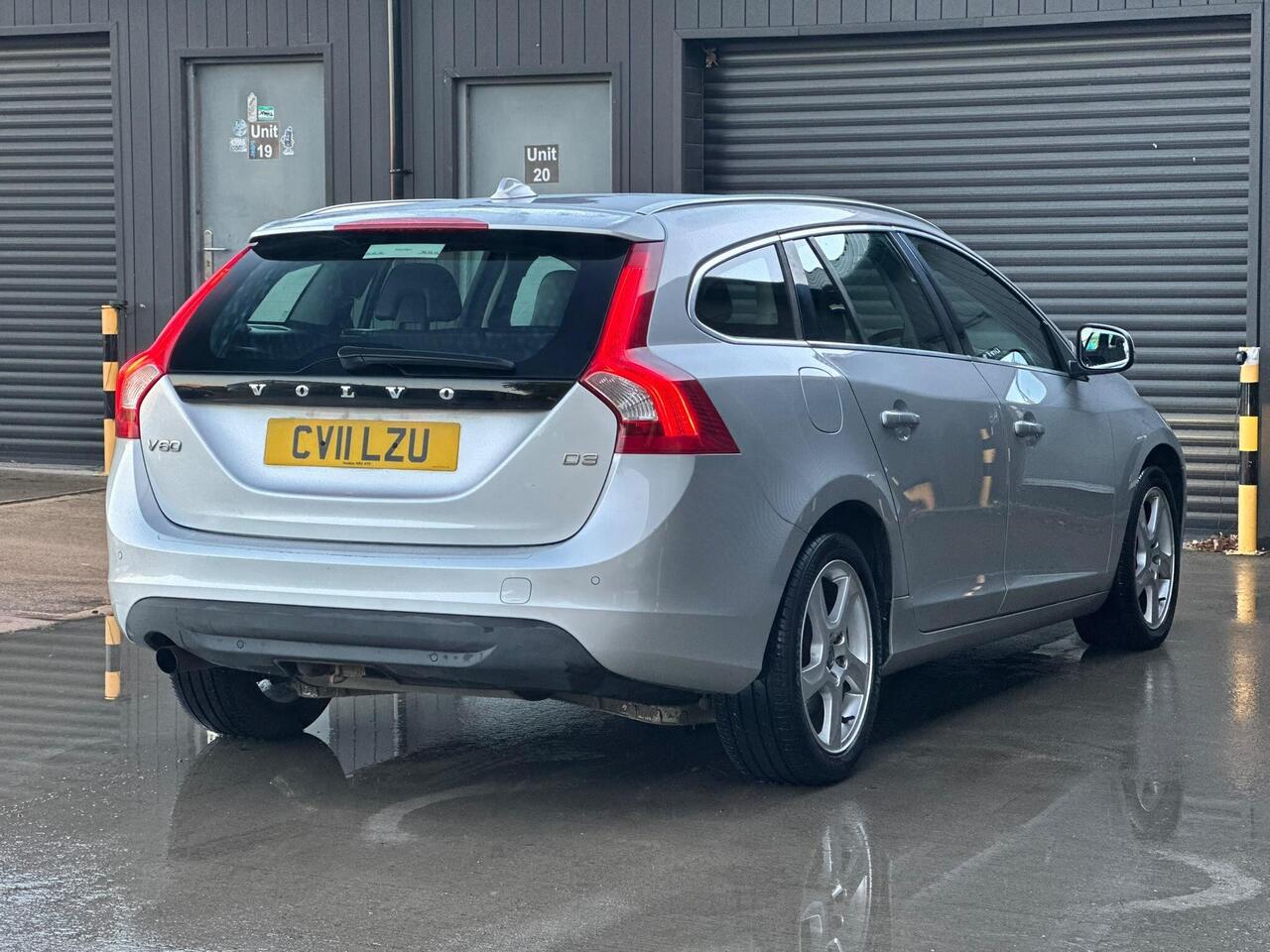 2011 Volvo V60 2.0 D3 SE Lux Geartronic Euro 5 5dr