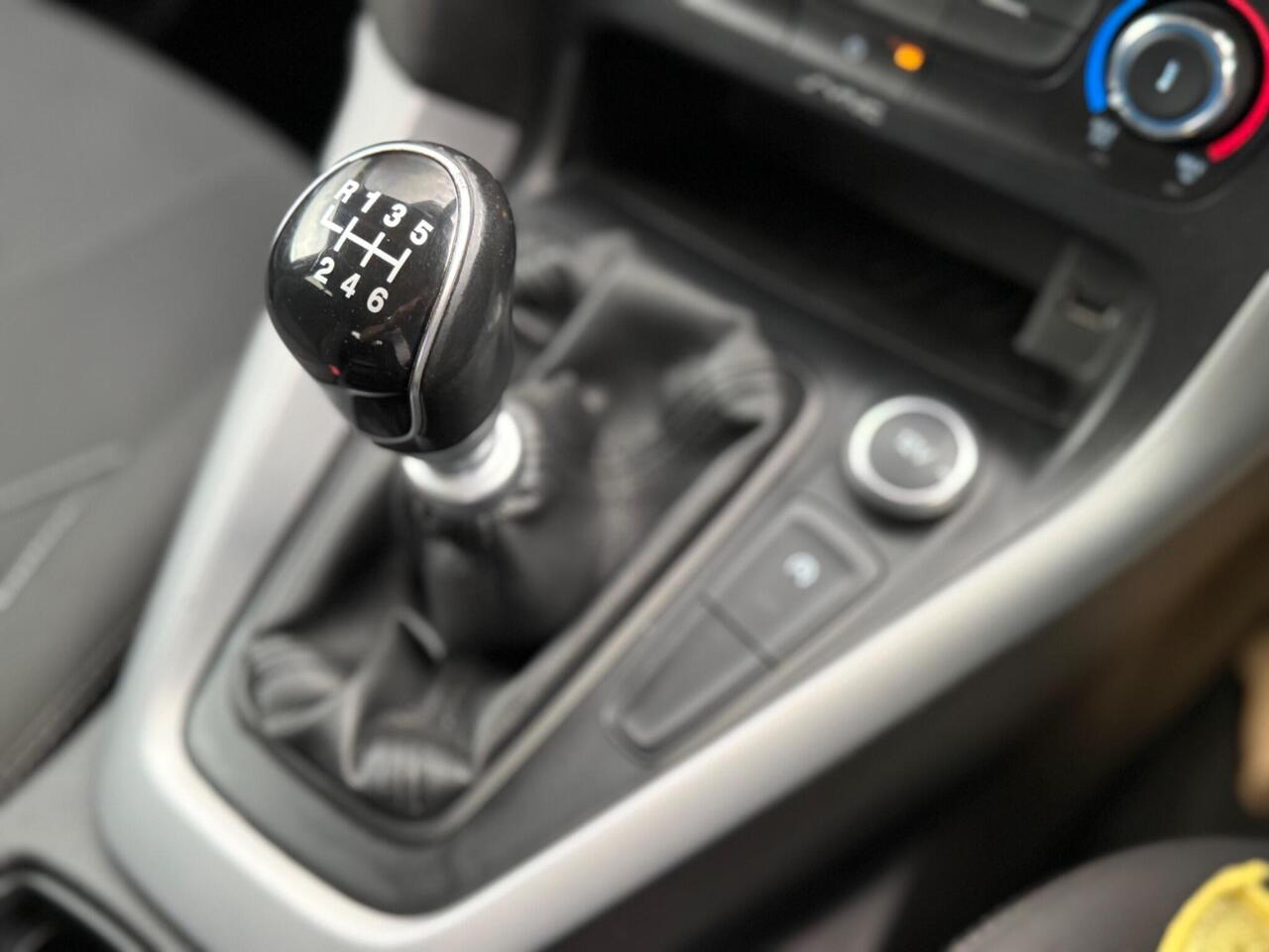 2015 Ford Focus 1.0T EcoBoost Zetec Euro 6 (s/s) 5dr