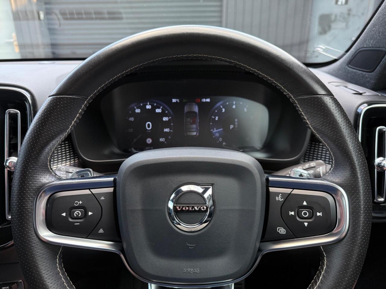 2020 Volvo XC40 2.0 T4 R-Design Pro Auto Euro 6 (s/s) 5dr