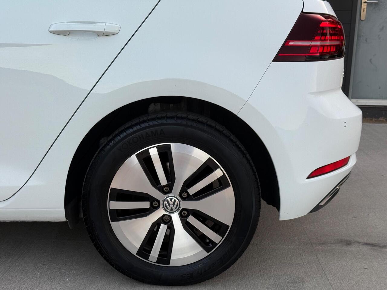 2019 Volkswagen e-Golf 35.8kWh e-Golf Auto 5dr