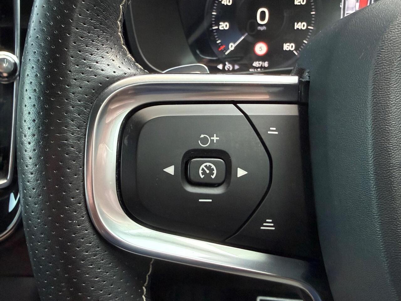 2020 Volvo XC40 2.0 T4 R-Design Pro Auto Euro 6 (s/s) 5dr
