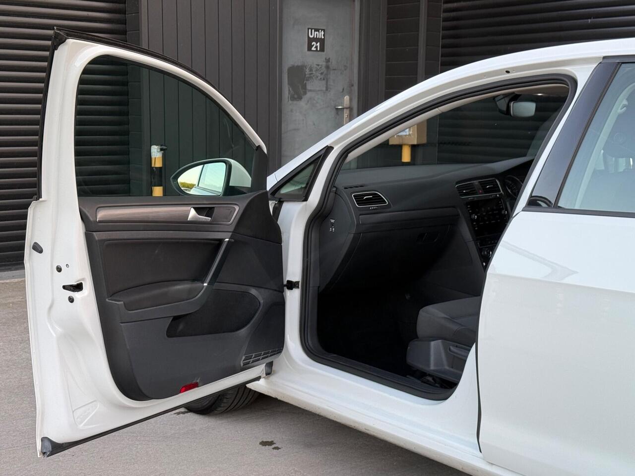 2019 Volkswagen e-Golf 35.8kWh e-Golf Auto 5dr