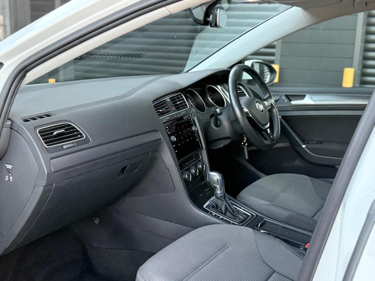 2019 Volkswagen e-Golf 35.8kWh e-Golf Auto 5dr