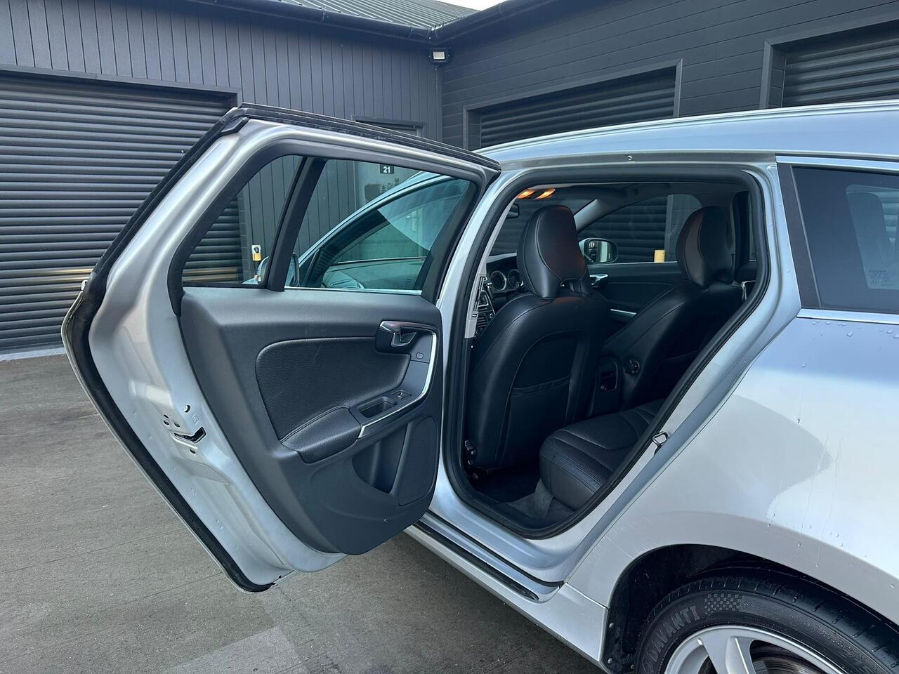 2011 Volvo V60 2.0 D3 SE Lux Geartronic Euro 5 5dr