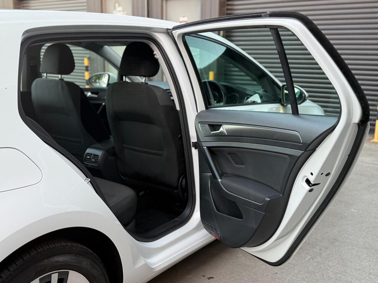 2019 Volkswagen e-Golf 35.8kWh e-Golf Auto 5dr