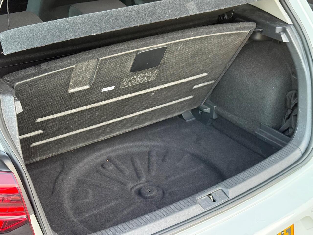 2019 Volkswagen e-Golf 35.8kWh e-Golf Auto 5dr