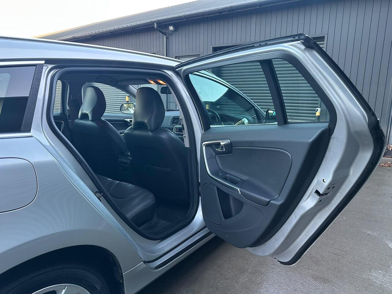 2011 Volvo V60 2.0 D3 SE Lux Geartronic Euro 5 5dr