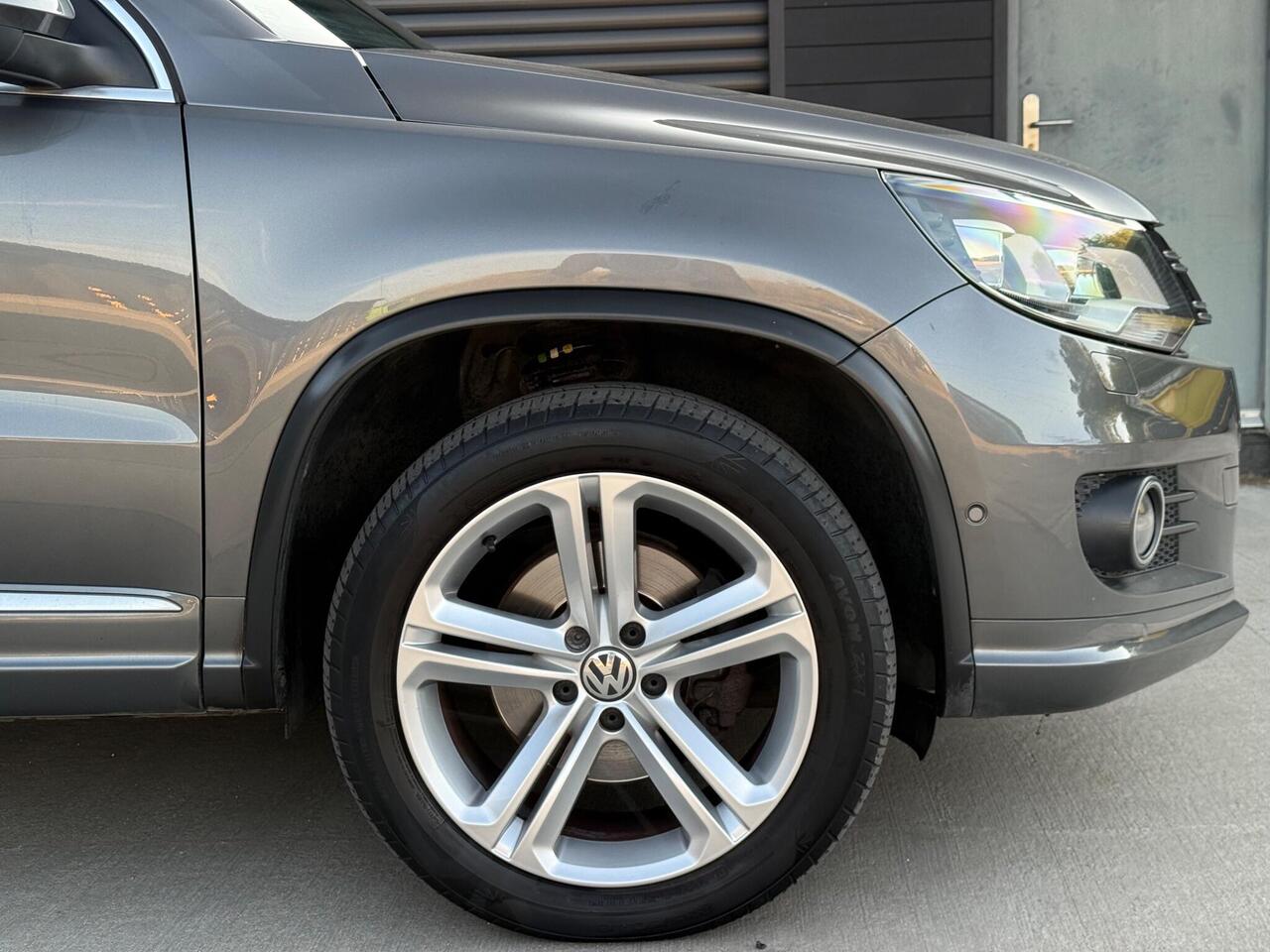 2014 Volkswagen Tiguan 2.0 TDI BlueMotion Tech R-Line DSG 4WD Euro 5 (s/s) 5dr (Nav)