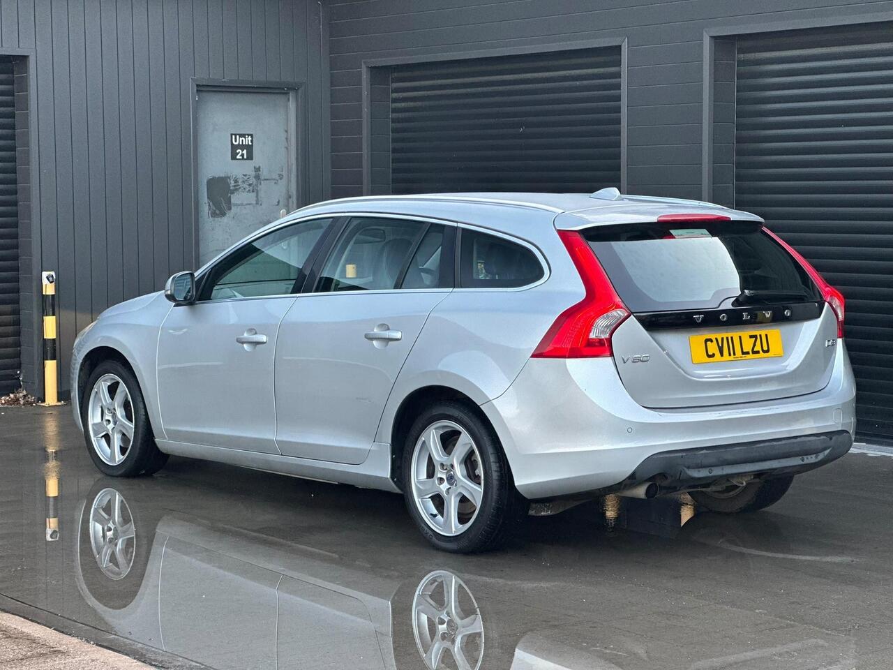 2011 Volvo V60 2.0 D3 SE Lux Geartronic Euro 5 5dr