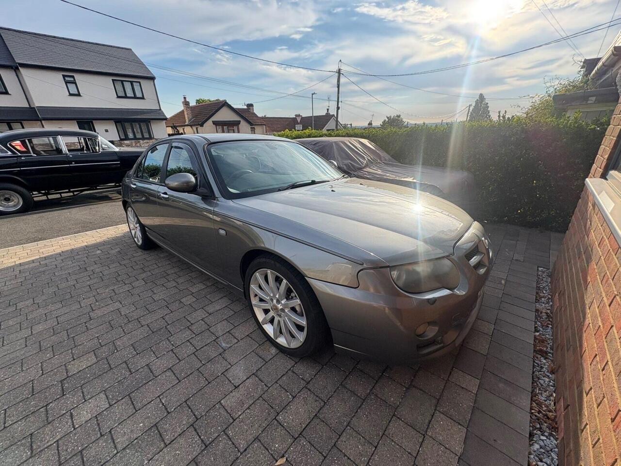 MG ZT