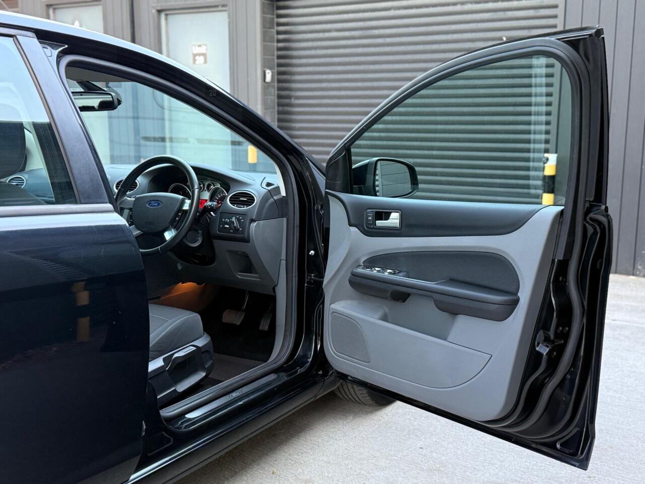 2010 Ford Focus 2.0 TDCi DPF Titanium Powershift 5dr