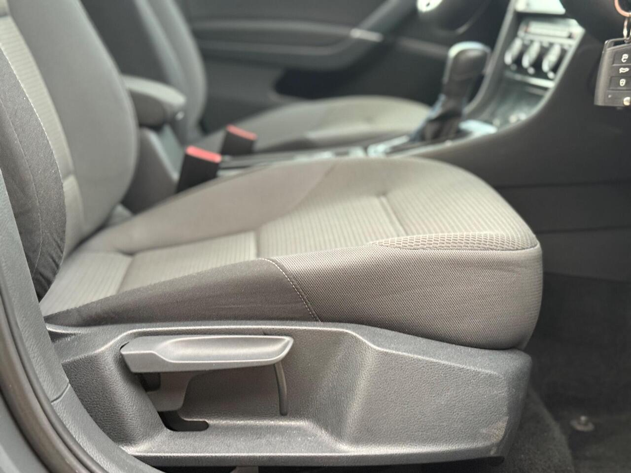 2019 Volkswagen e-Golf 35.8kWh e-Golf Auto 5dr