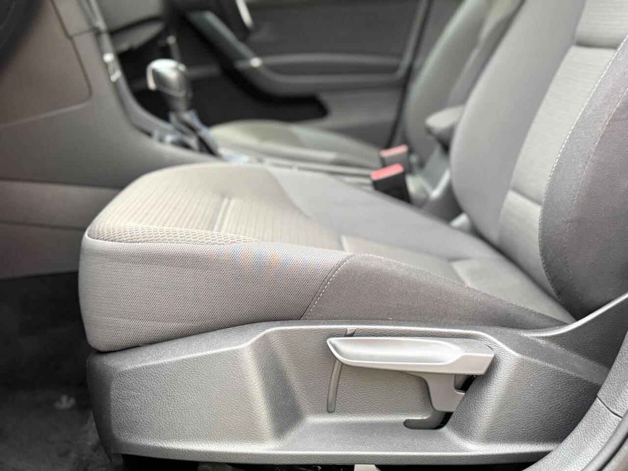 2019 Volkswagen e-Golf 35.8kWh e-Golf Auto 5dr