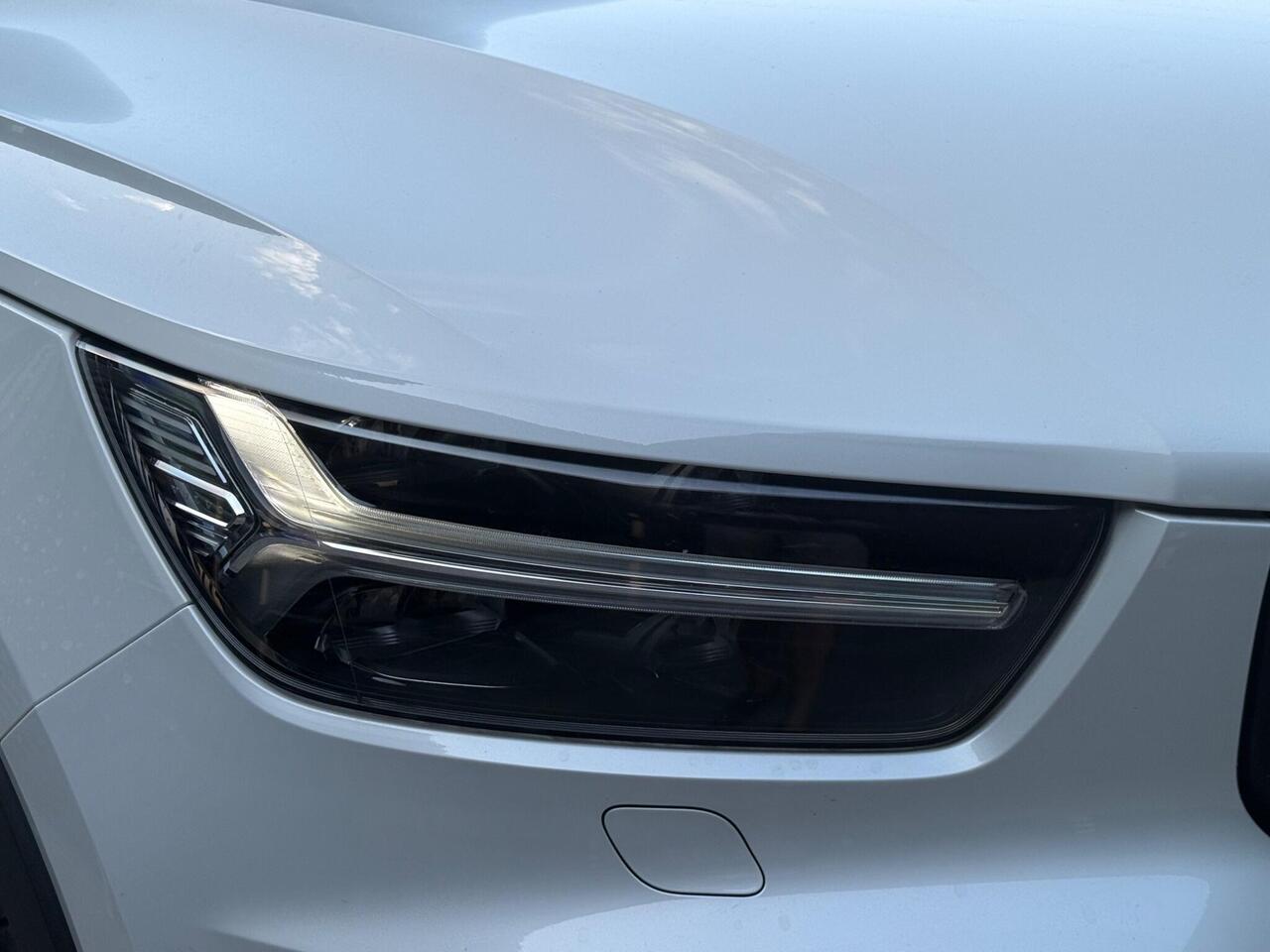 2020 Volvo XC40 2.0 T4 R-Design Pro Auto Euro 6 (s/s) 5dr
