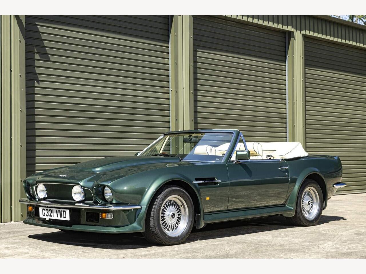 Aston Martin V8
