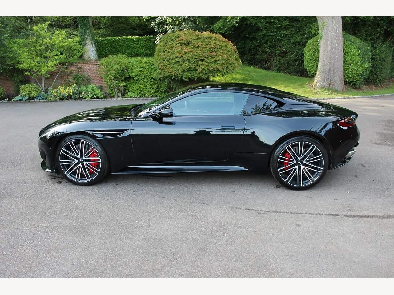 Aston Martin DB12