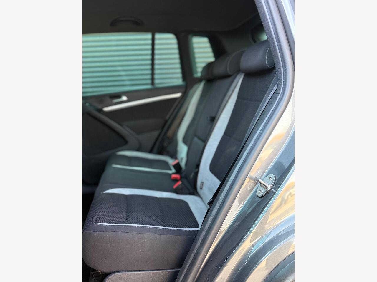 2014 Volkswagen Tiguan 2.0 TDI BlueMotion Tech R-Line DSG 4WD Euro 5 (s/s) 5dr (Nav)