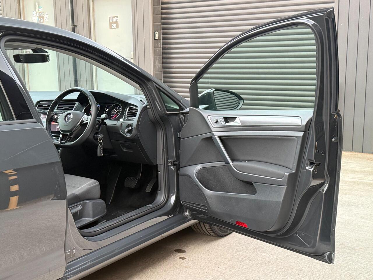 2019 Volkswagen e-Golf 35.8kWh e-Golf Auto 5dr
