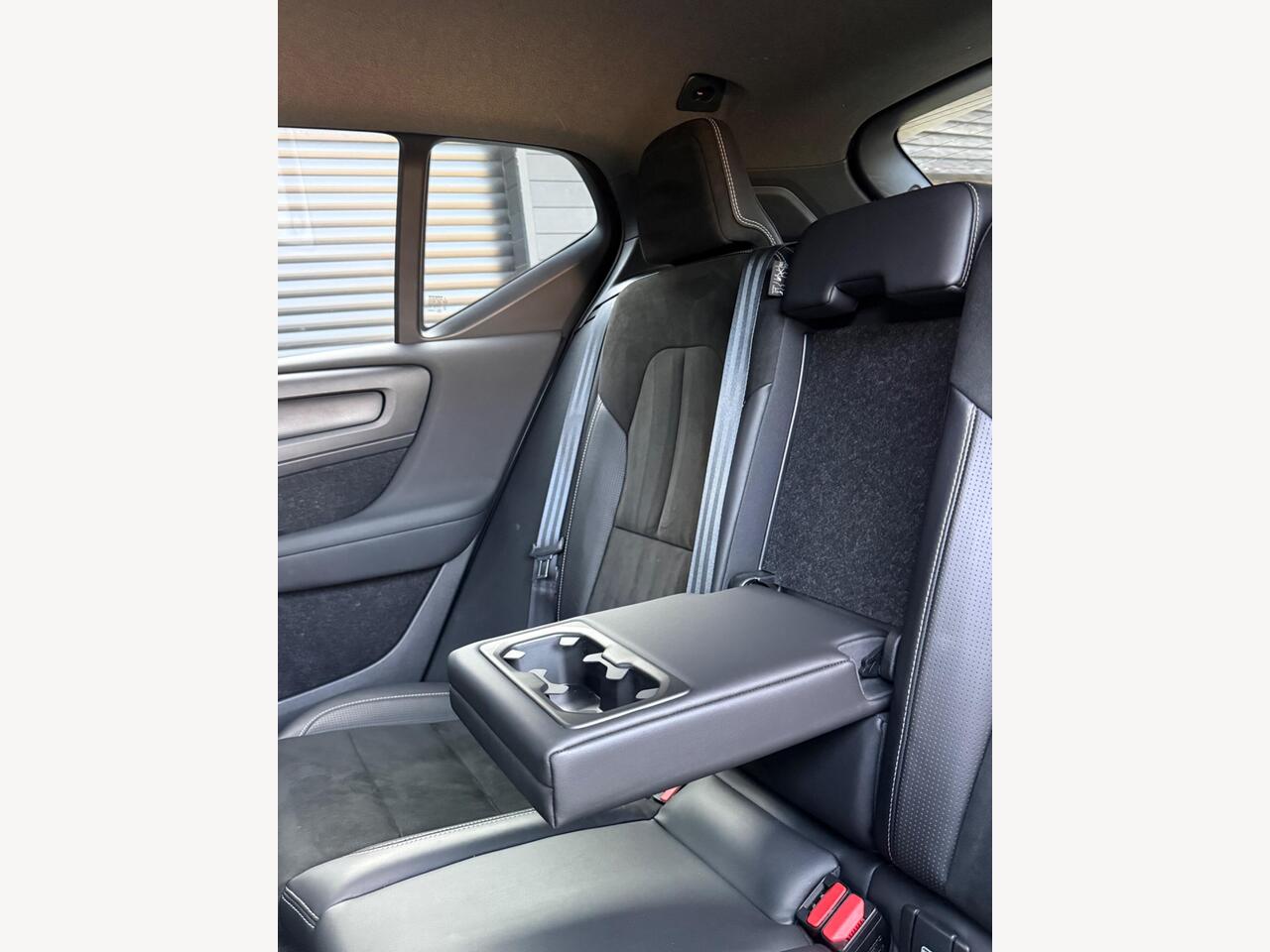 2020 Volvo XC40 2.0 T4 R-Design Pro Auto Euro 6 (s/s) 5dr