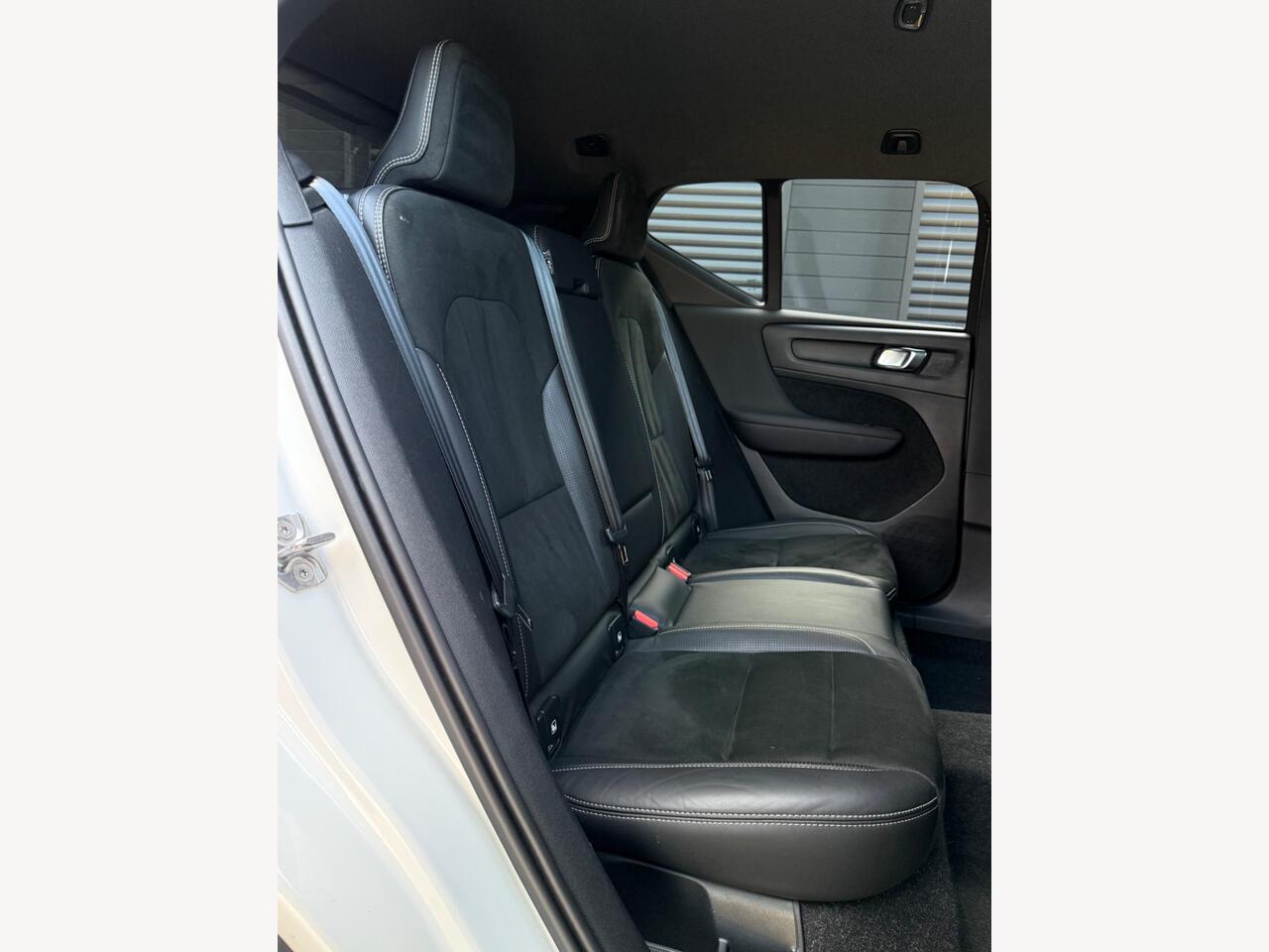 2020 Volvo XC40 2.0 T4 R-Design Pro Auto Euro 6 (s/s) 5dr