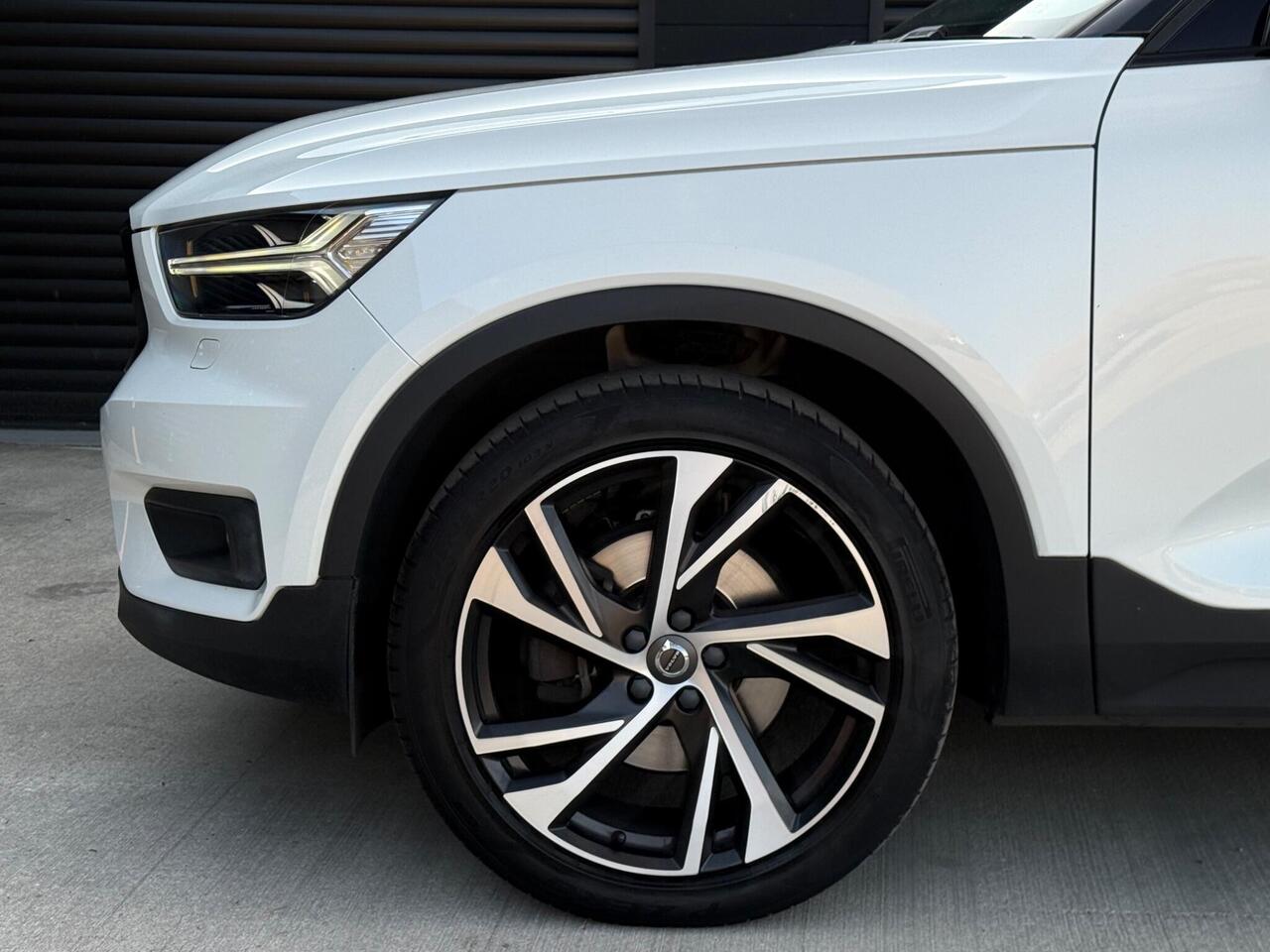 2020 Volvo XC40 2.0 T4 R-Design Pro Auto Euro 6 (s/s) 5dr