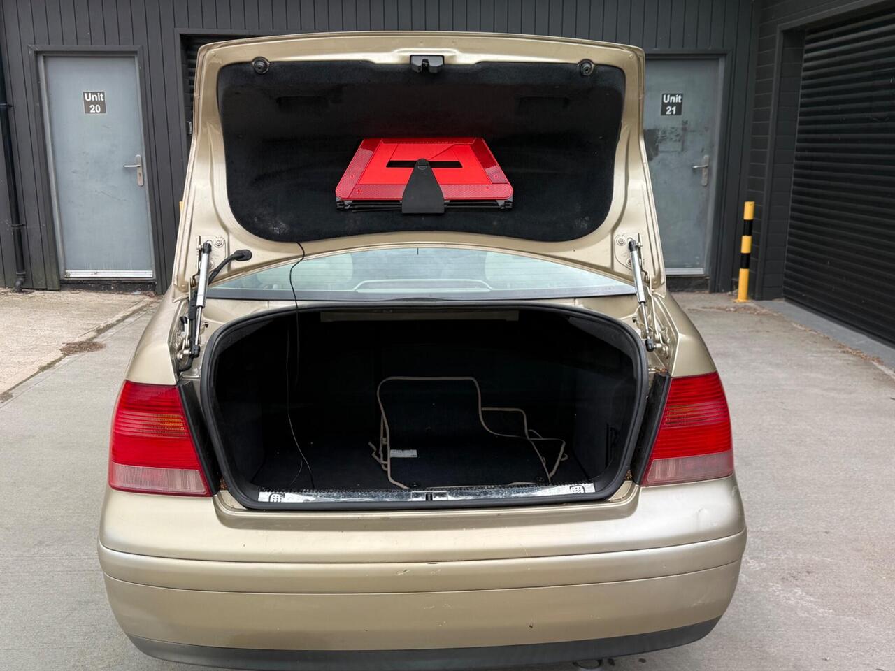2001 Volkswagen Bora 1.6 SE 4dr