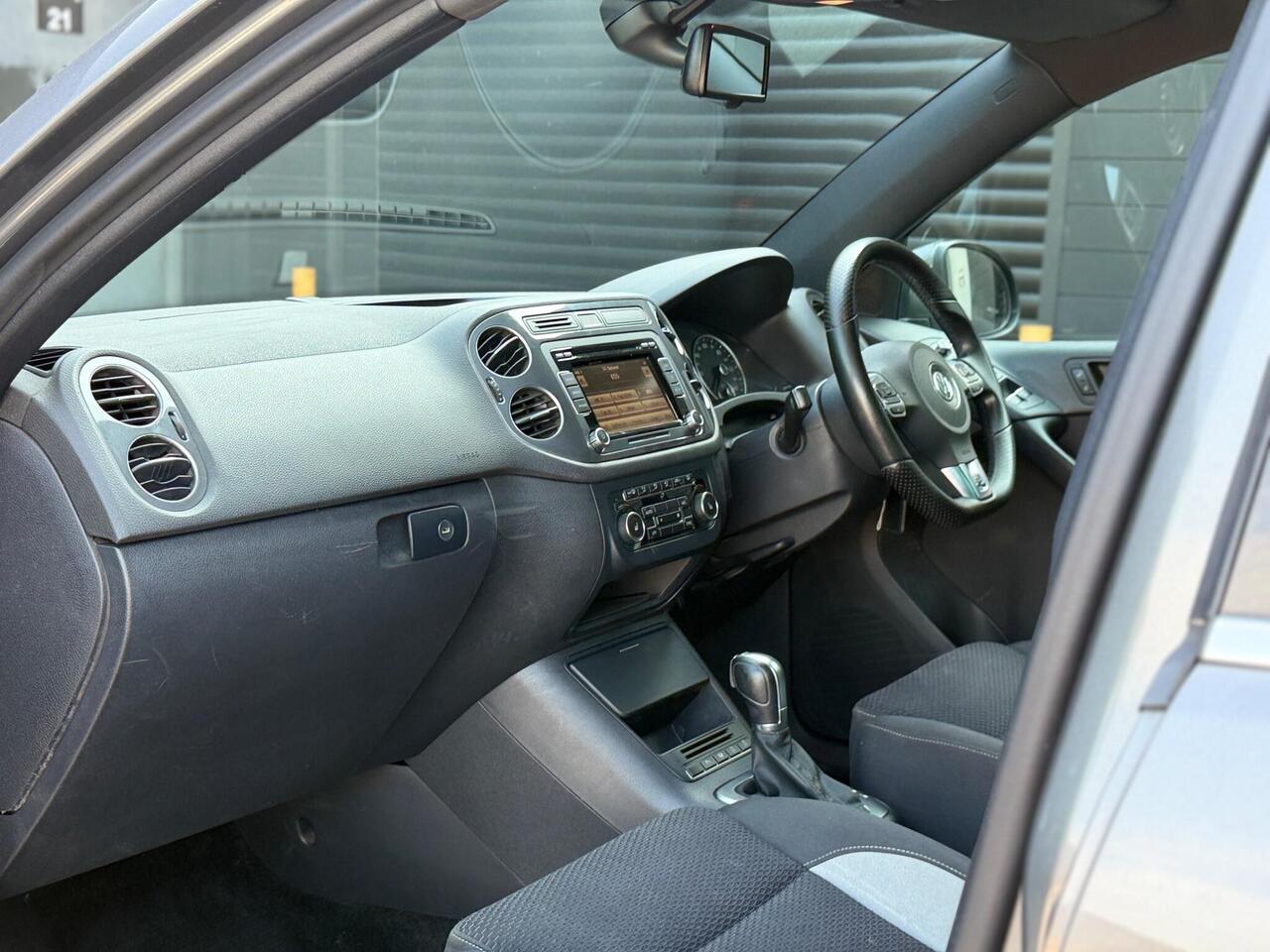 2014 Volkswagen Tiguan 2.0 TDI BlueMotion Tech R-Line DSG 4WD Euro 5 (s/s) 5dr (Nav)
