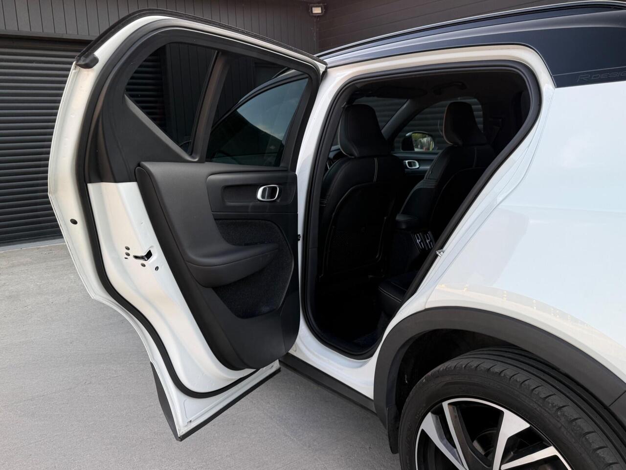 2020 Volvo XC40 2.0 T4 R-Design Pro Auto Euro 6 (s/s) 5dr