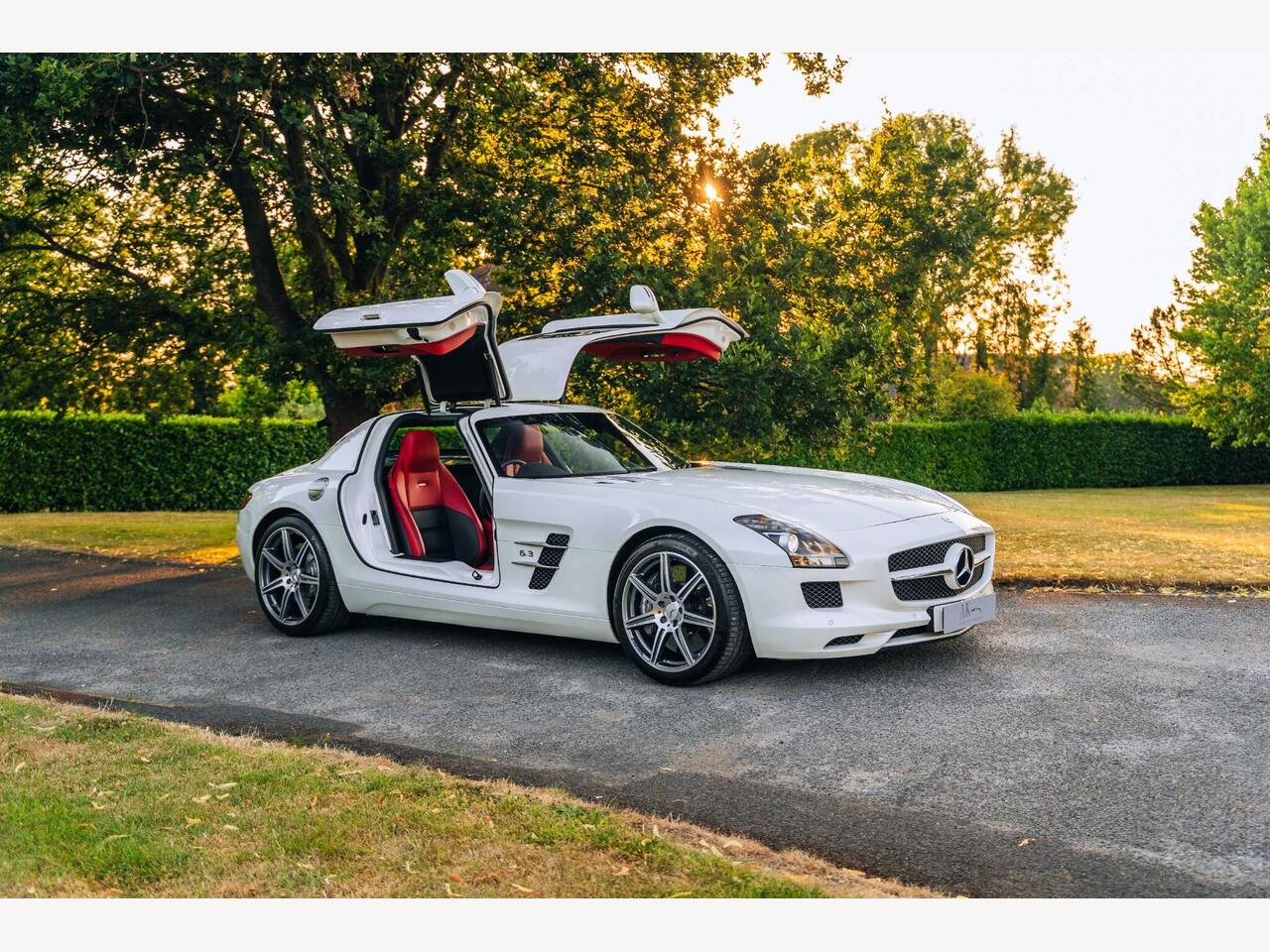 Mercedes-Benz SLS