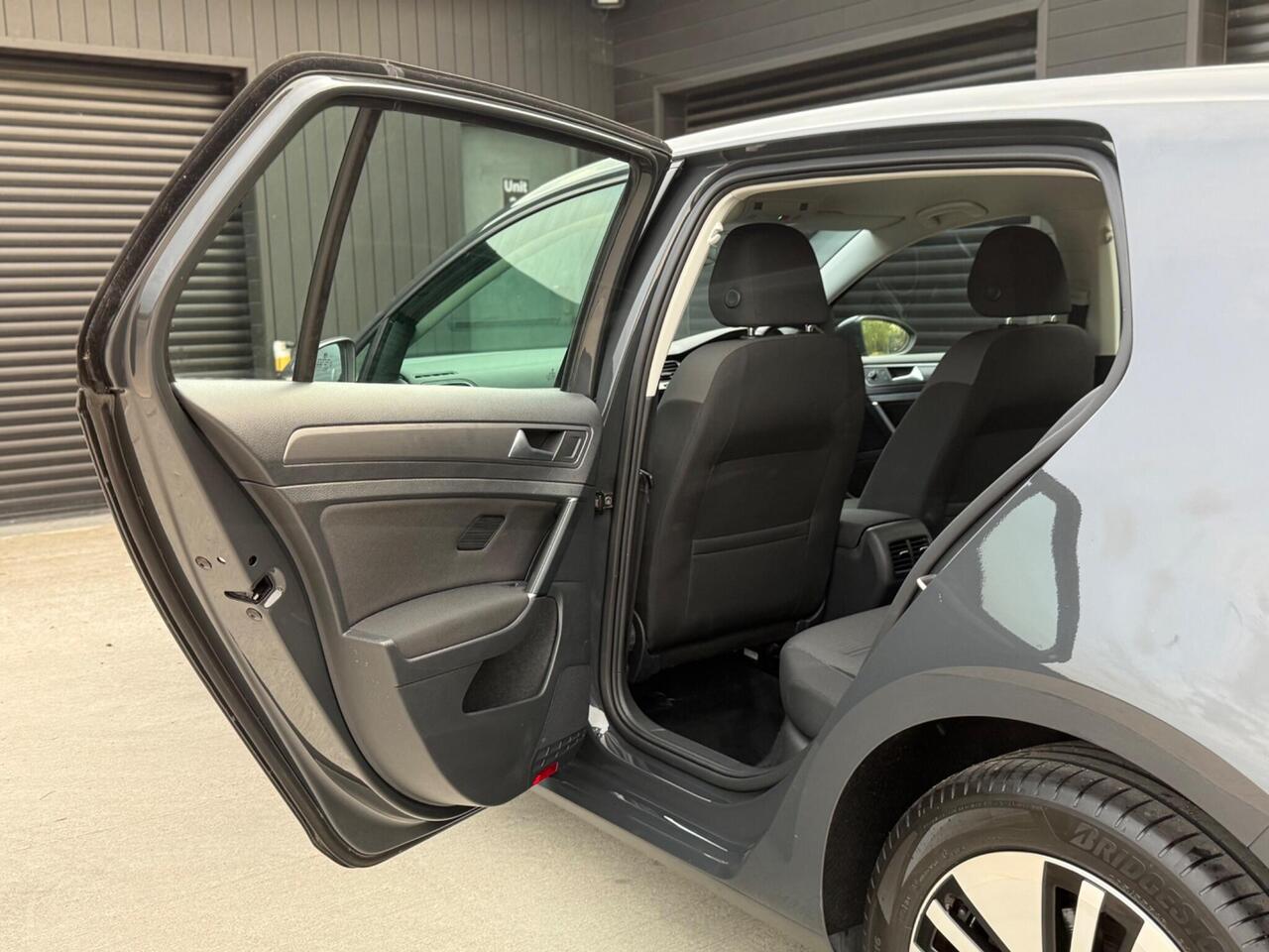 2019 Volkswagen e-Golf 35.8kWh e-Golf Auto 5dr