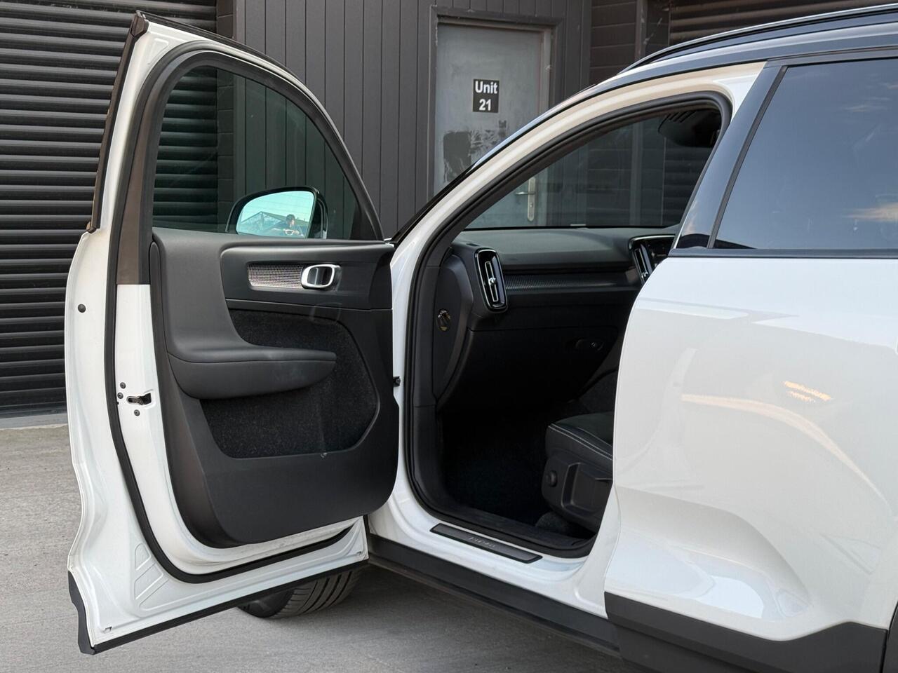 2020 Volvo XC40 2.0 T4 R-Design Pro Auto Euro 6 (s/s) 5dr