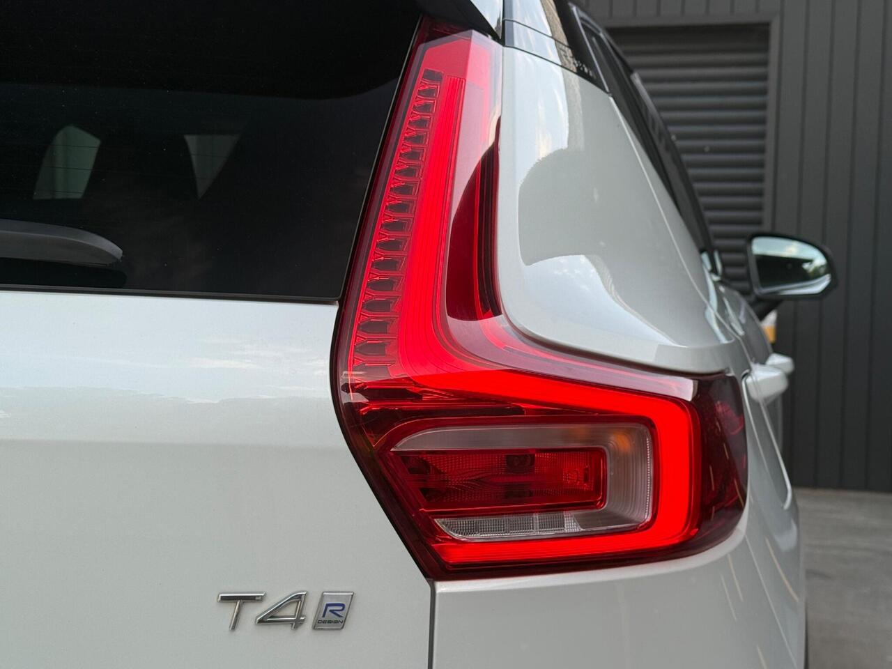 2020 Volvo XC40 2.0 T4 R-Design Pro Auto Euro 6 (s/s) 5dr