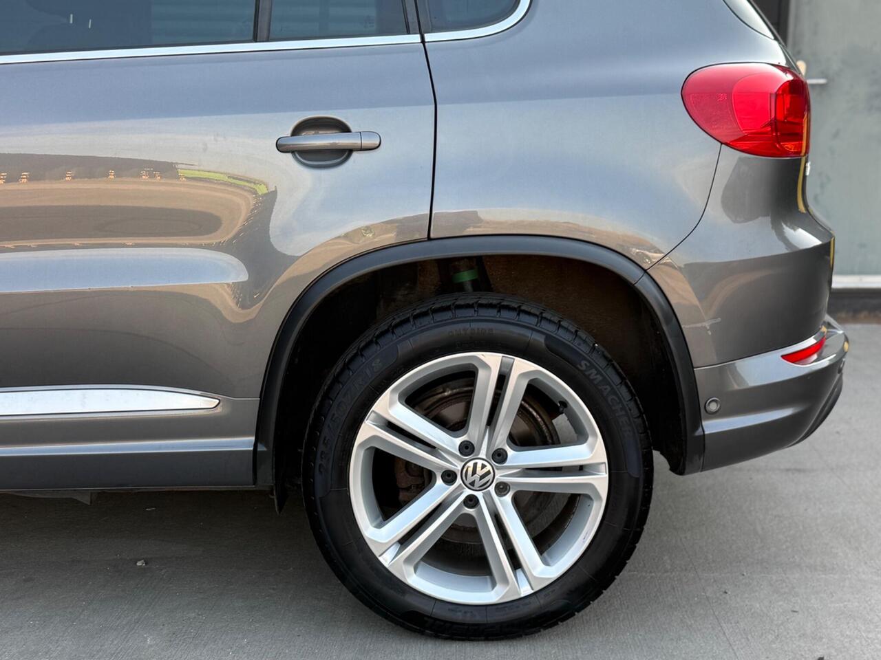 2014 Volkswagen Tiguan 2.0 TDI BlueMotion Tech R-Line DSG 4WD Euro 5 (s/s) 5dr (Nav)