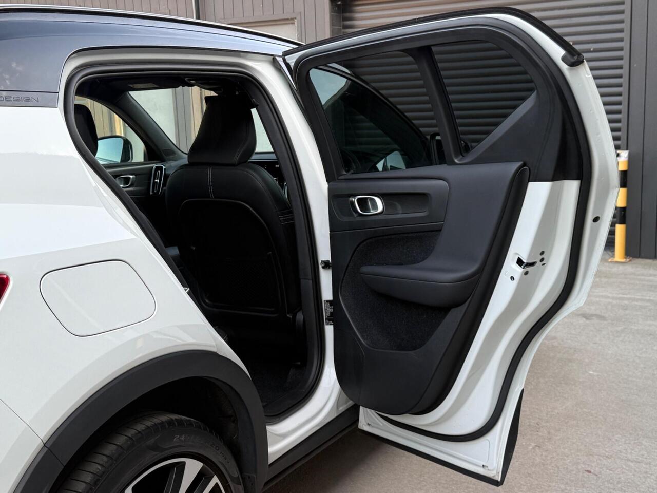2020 Volvo XC40 2.0 T4 R-Design Pro Auto Euro 6 (s/s) 5dr
