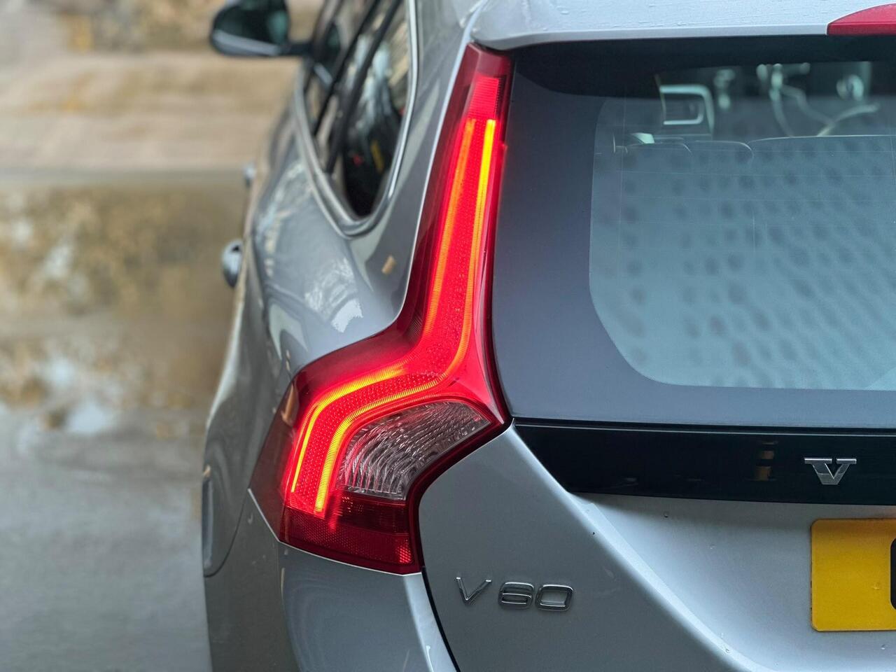2011 Volvo V60 2.0 D3 SE Lux Geartronic Euro 5 5dr