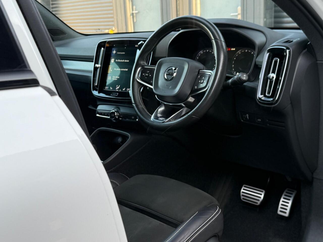2020 Volvo XC40 2.0 T4 R-Design Pro Auto Euro 6 (s/s) 5dr