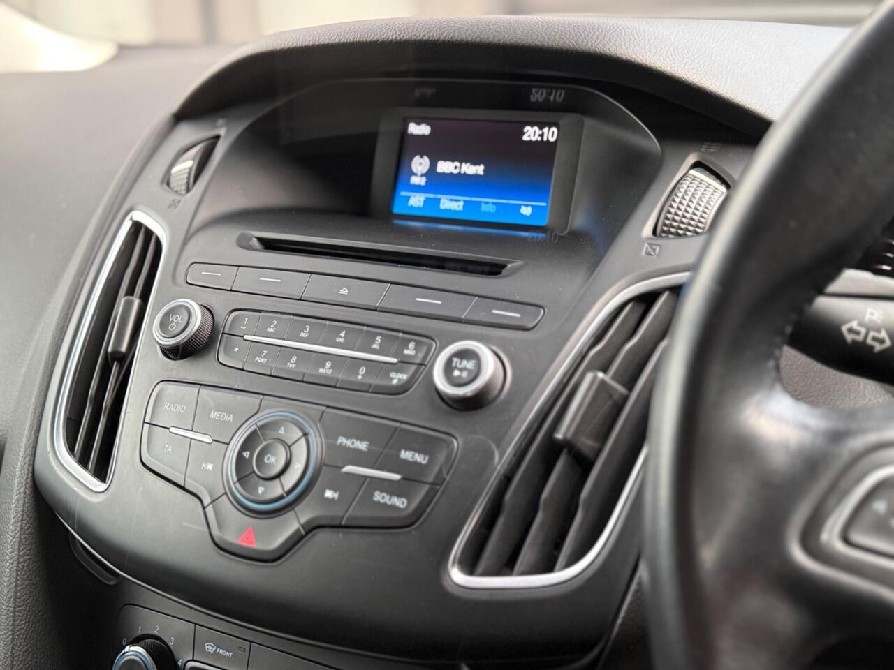 2015 Ford Focus 1.0T EcoBoost Zetec Euro 6 (s/s) 5dr