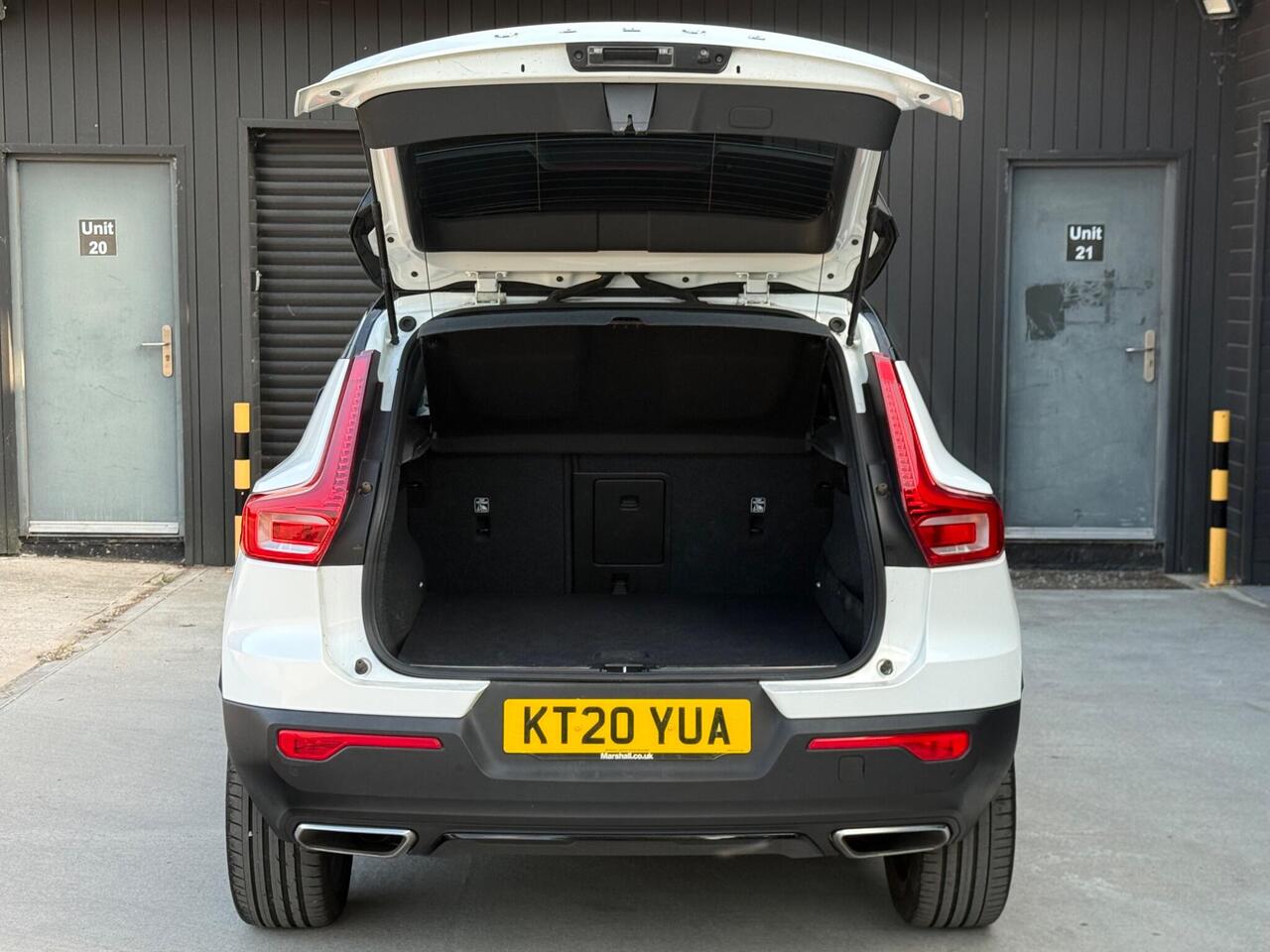 2020 Volvo XC40 2.0 T4 R-Design Pro Auto Euro 6 (s/s) 5dr
