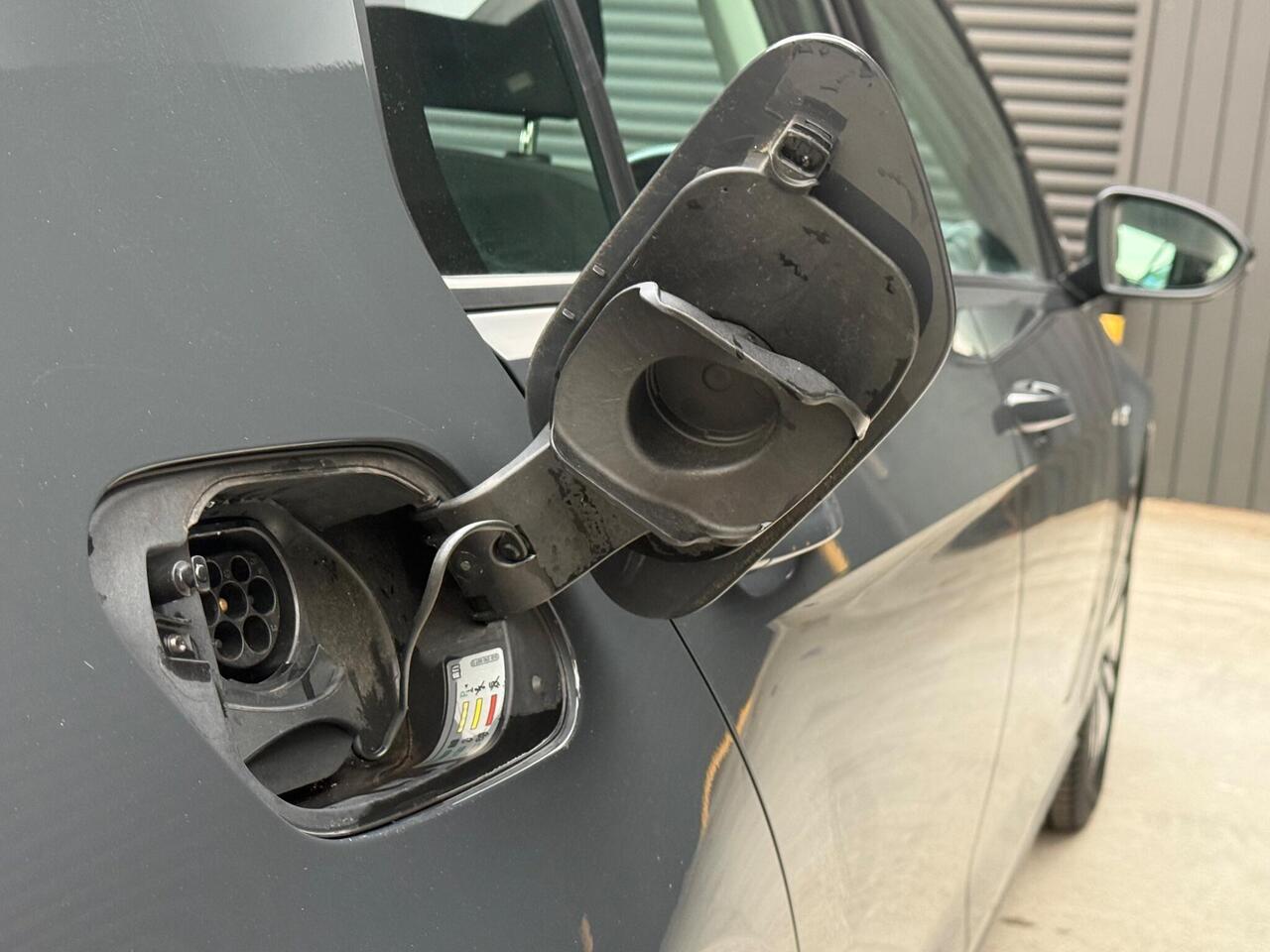 2019 Volkswagen e-Golf 35.8kWh e-Golf Auto 5dr