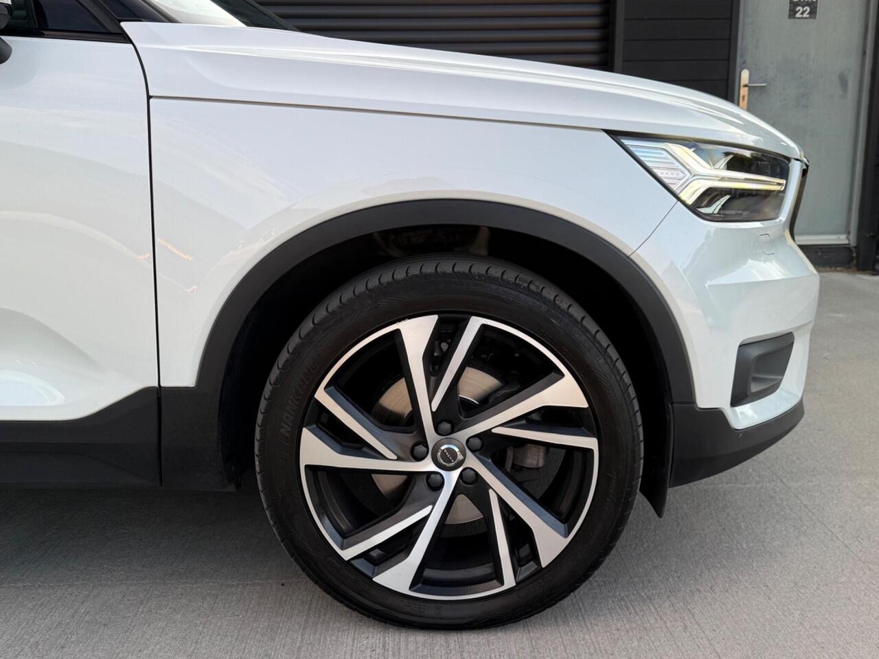 2020 Volvo XC40 2.0 T4 R-Design Pro Auto Euro 6 (s/s) 5dr