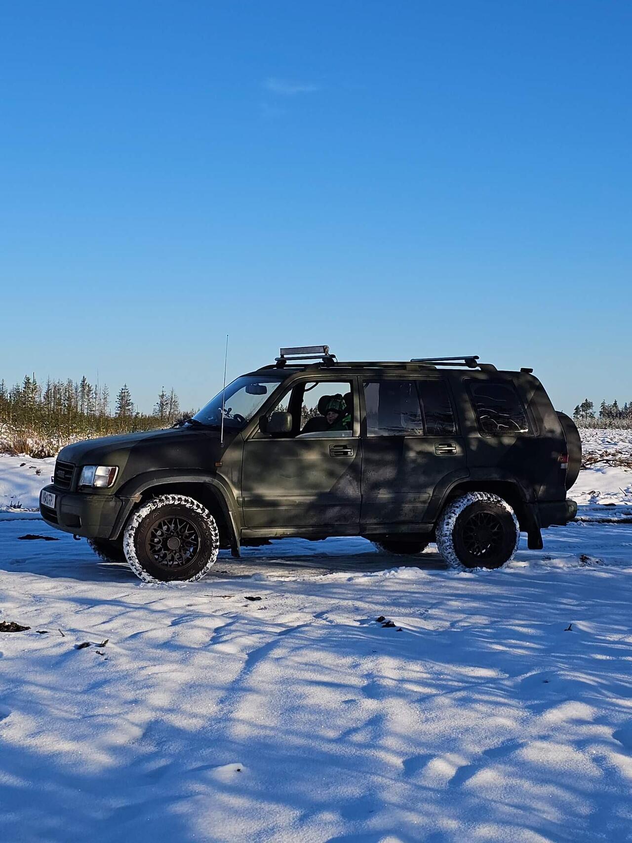 Isuzu Trooper 1999 photo 4