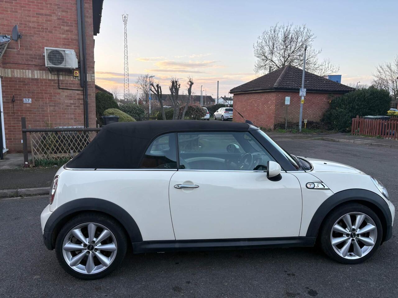 Mini Convertible 2011 photo 3