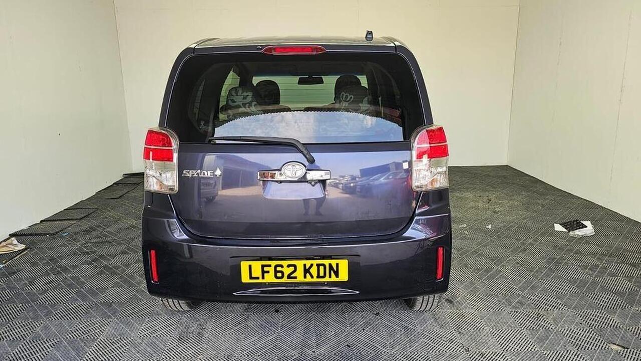 Toyota Spade 2013 photo 3