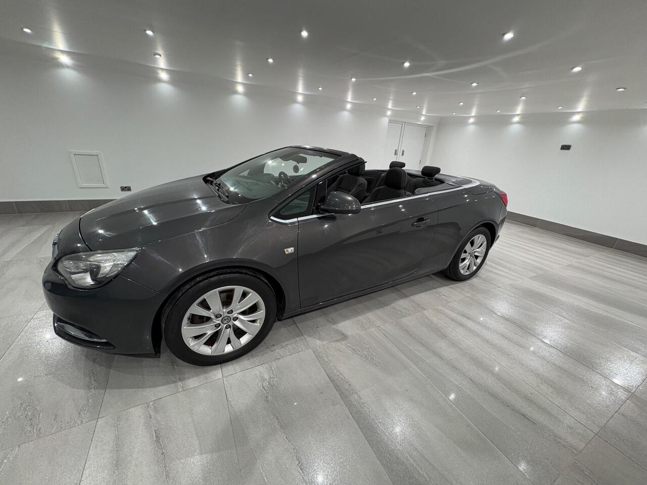 Vauxhall Cascada 2014 photo 2